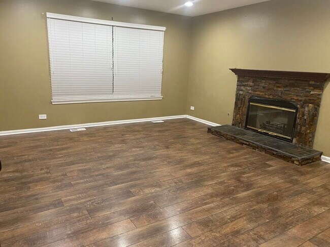 Building Photo - 1213 Pennsbury Ln
