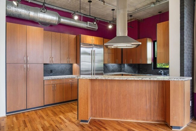 Building Photo - 505 Bastrop St