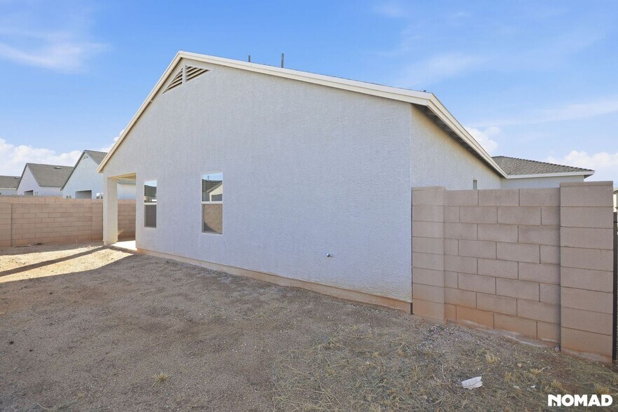 Building Photo - 558 W Woodward St