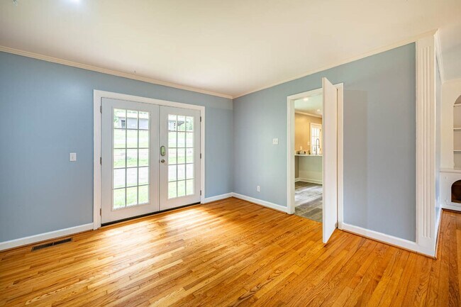Building Photo - 4222 Arbutus Dr