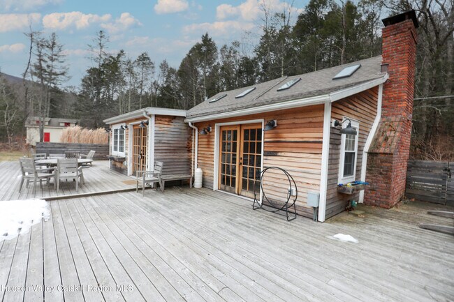 Building Photo - 683 Woodland Valley Rd