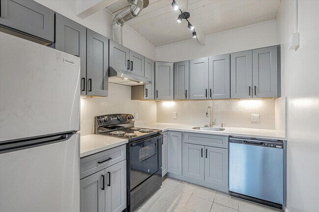 Building Photo - Ground Floor 1 Bed/1Bath Apartment in El Cerrito - Remodeled with 1 Parking Space Included