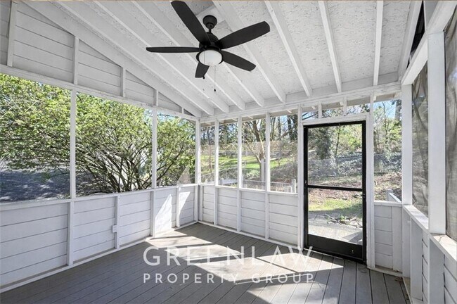 Building Photo - 1944 Lyle Ave