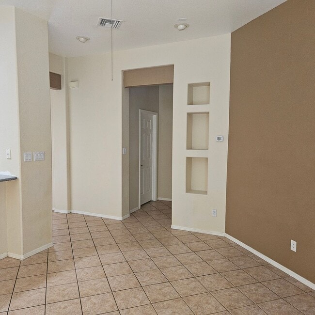 Building Photo - Updated 3 bedroom rental