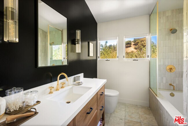 Building Photo - 3375 Coldwater Canyon Ave