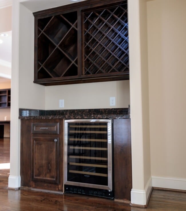 Building Photo - 2101 Elmen St