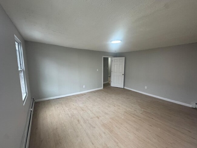 Building Photo - 163 Lander St