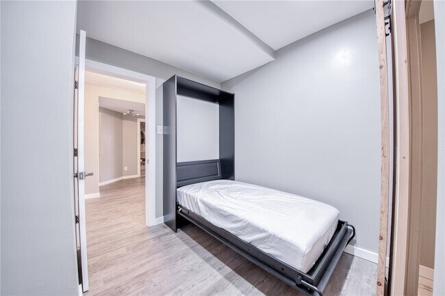 Building Photo - 320 Fort Duquesne Blvd