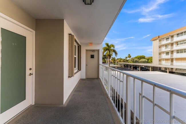 Building Photo - 931 Gardenia Dr