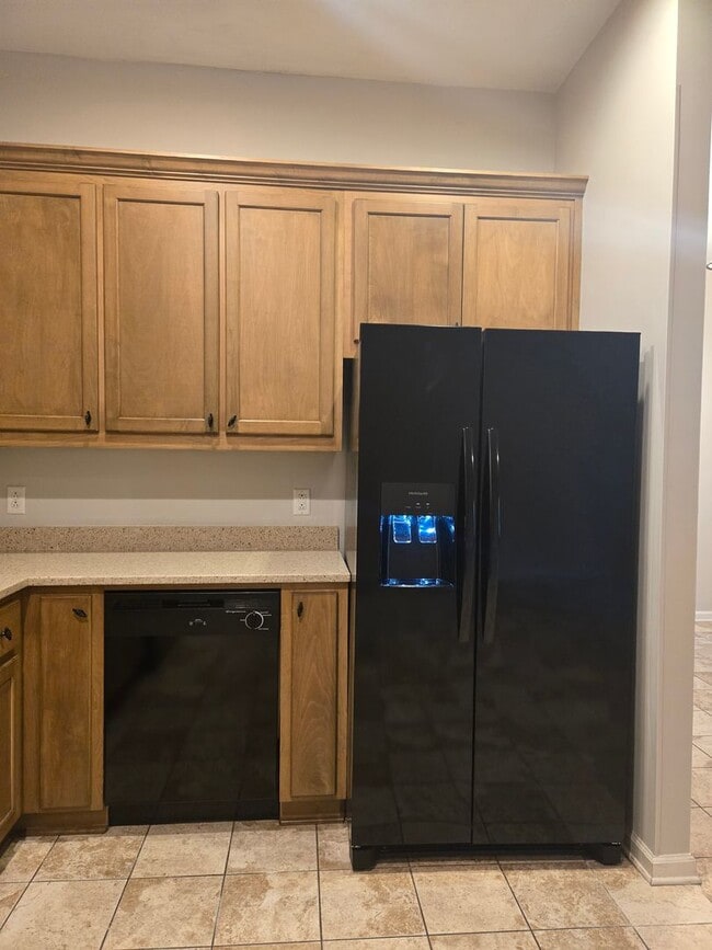 Building Photo - Sophisticated 2-Bedroom Retreat Featuring Soaring Ceilings & Modern Comforts