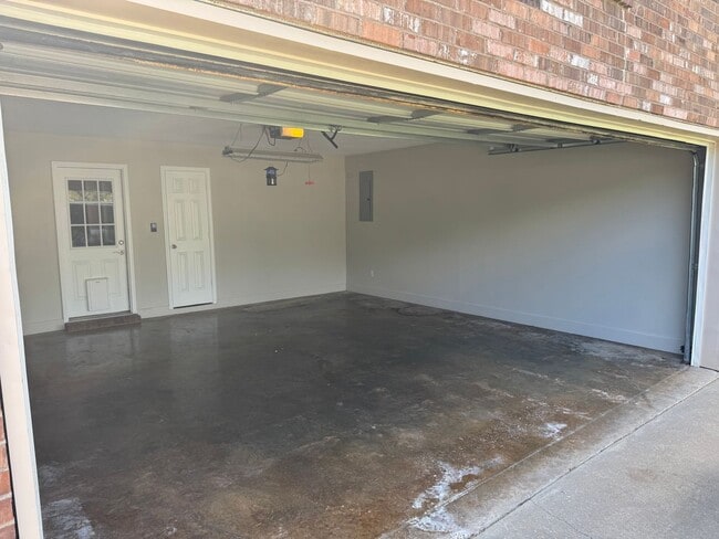 Building Photo - Great 3 bedroom 2.5 bath home!