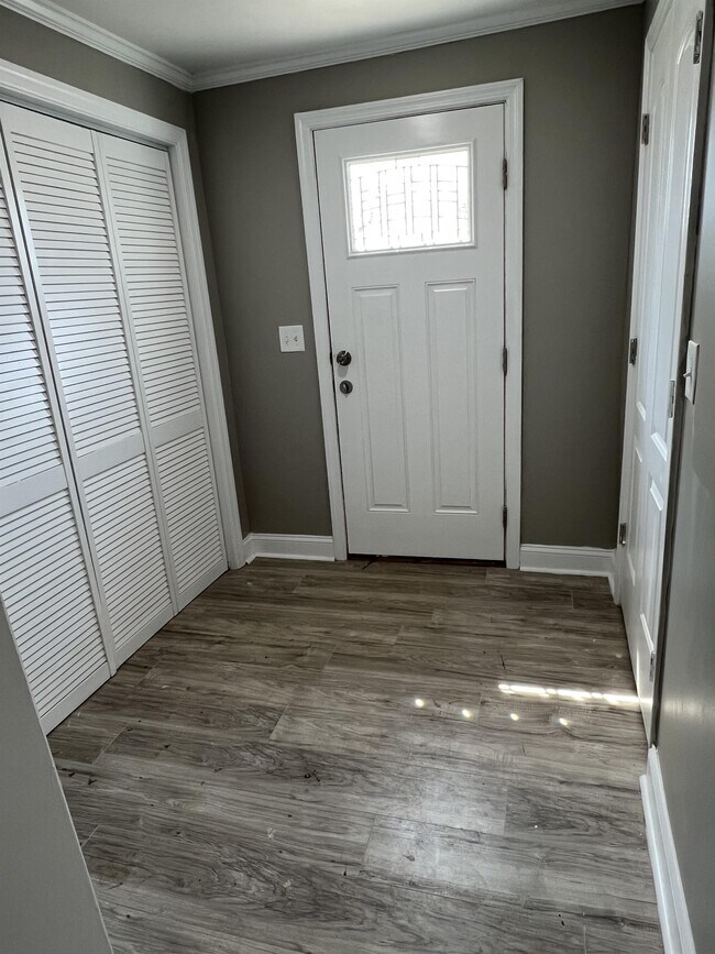 Building Photo - 414 E Washington Ave