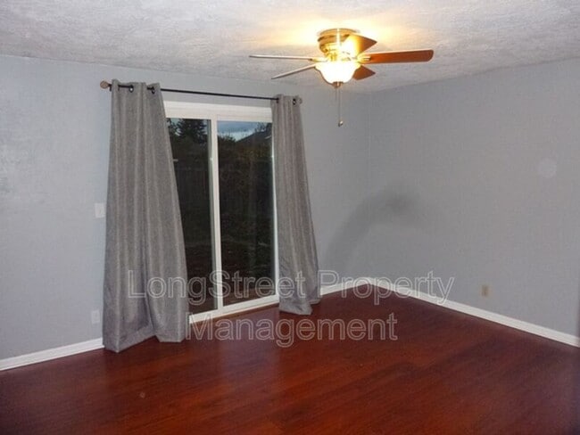 Building Photo - 2872 SE Linda St