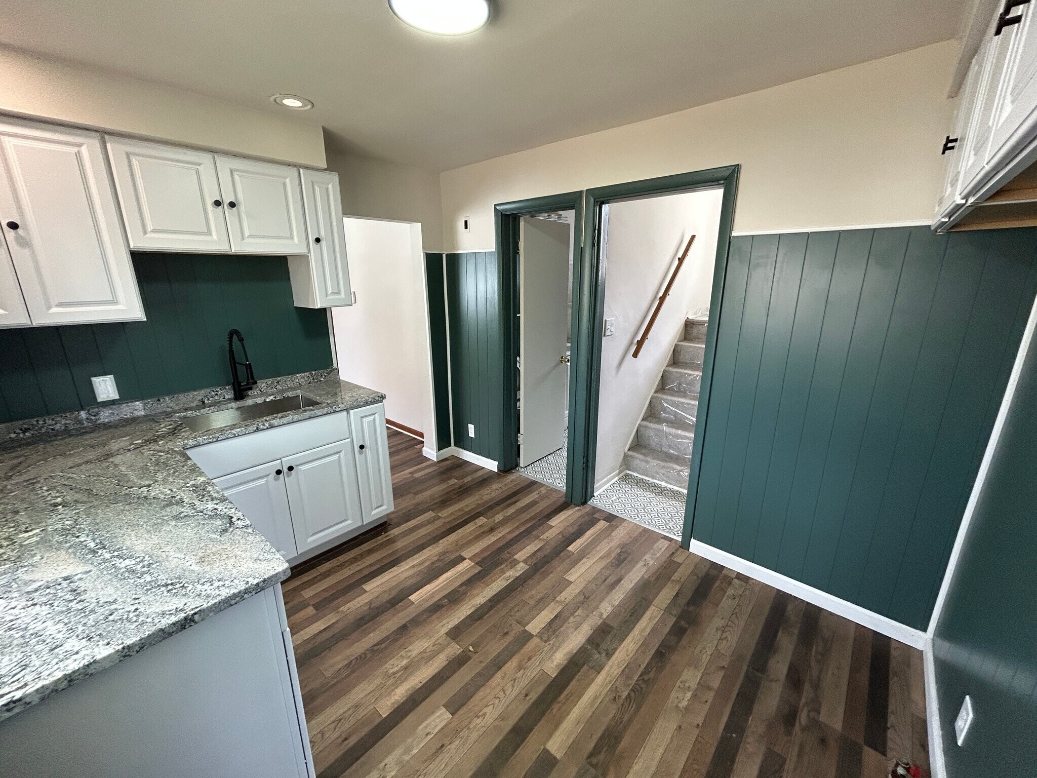 Building Photo - 3430 E 73rd St