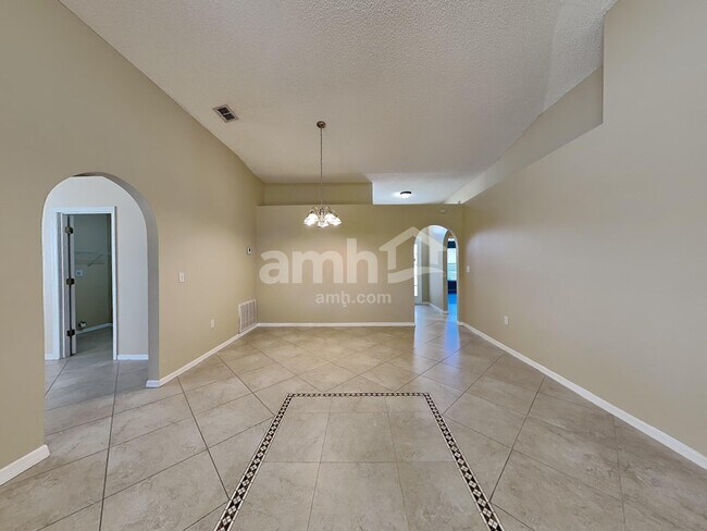 Building Photo - 5276 Mansford Pl