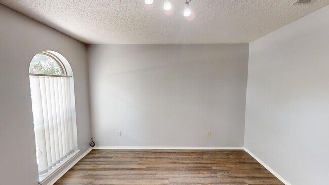 Building Photo - 2308 Darwin Cir