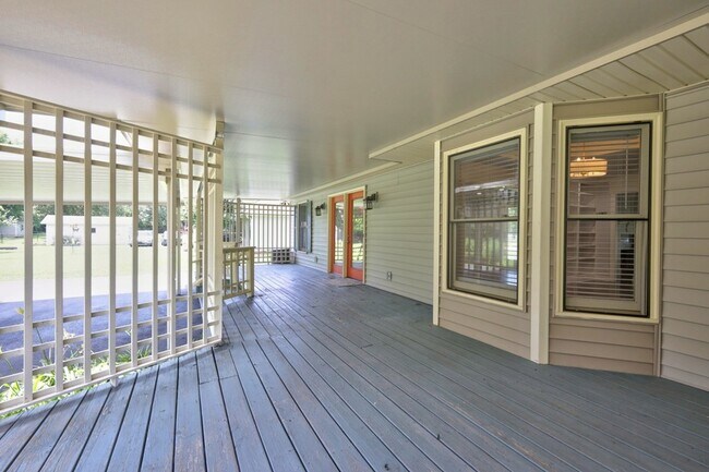 Building Photo - 3215 Arthur Dr