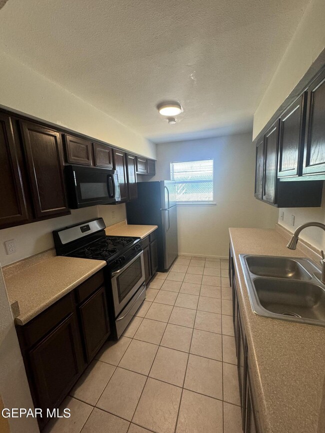 Building Photo - 3233 Isla Morada Dr
