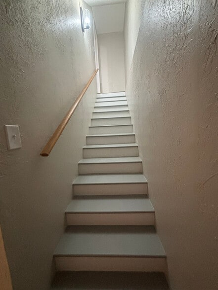 Building Photo - 626 Middle St