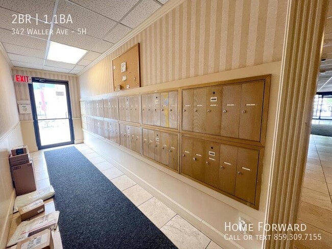 Building Photo - 342 Waller Ave