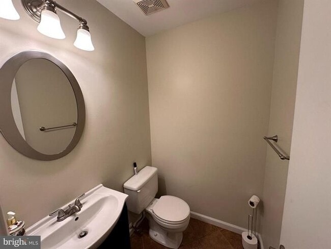 Building Photo - 13 Carriage House Cir