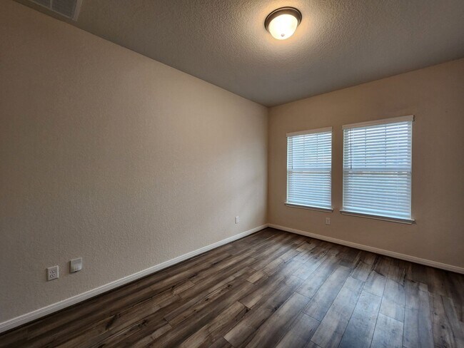 Building Photo - Large 4 Bedroom House in Meyers Landing / Fridge Included / Cute Front Porch / Yard/ CISD