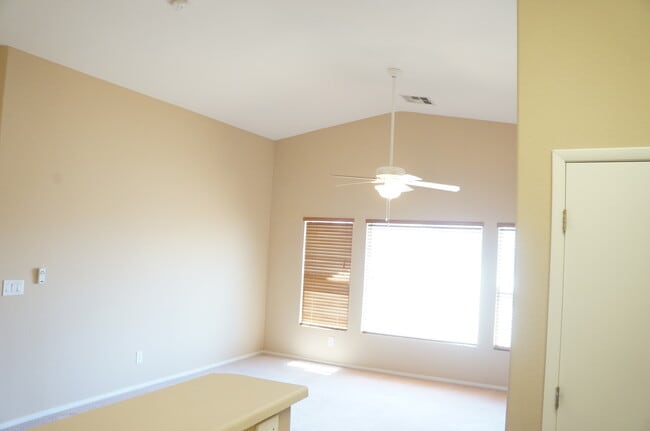 Building Photo - WONDERFUL 2 BEDROOM TOWNHOUSE IN GATED COM...