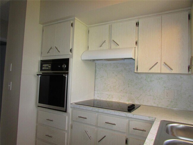 Building Photo - 2391 Sumatran Way
