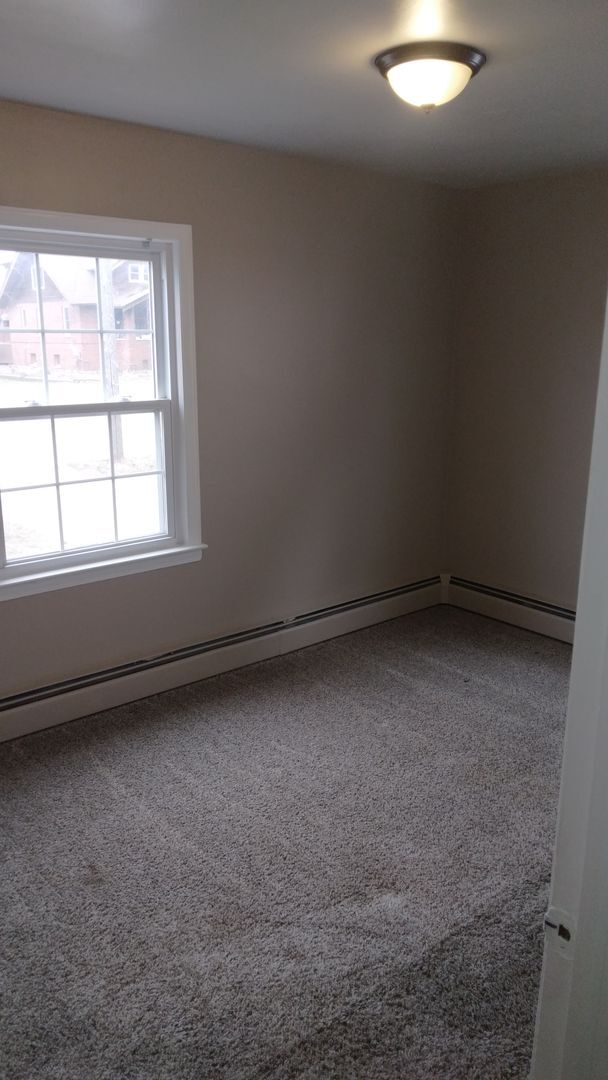 Building Photo - 2/1 brick Home CALL DIANA FOR A SHOWING AT...
