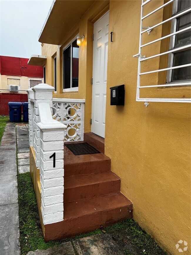 Building Photo - 2114 Biarritz Dr