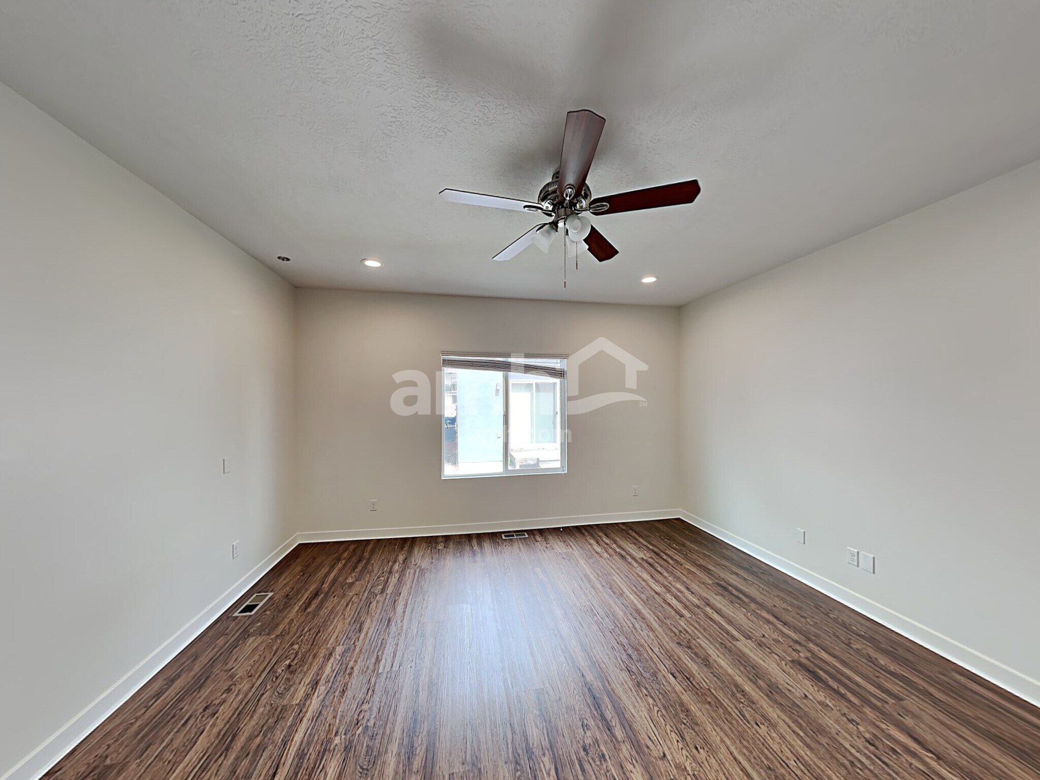 Building Photo - 602 Koins Way