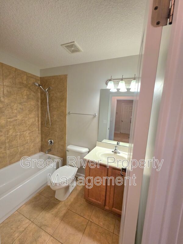 Building Photo - 824 Songbird Dr