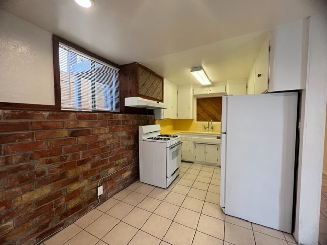 Kitchen - 831 8th St