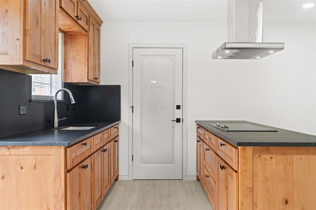 Building Photo - 103 N Summit St