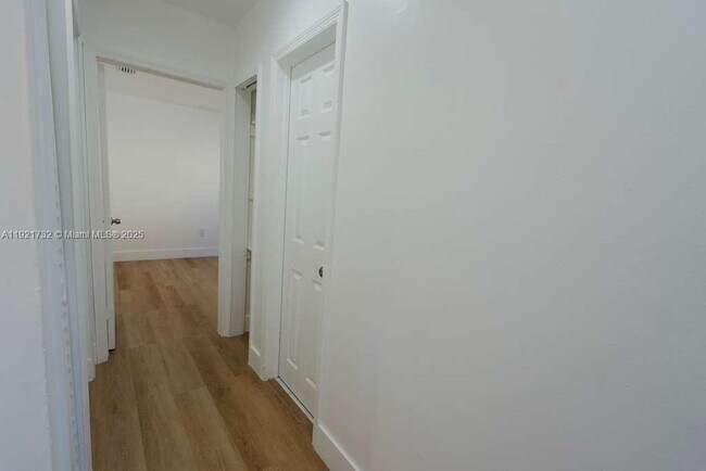 Building Photo - 11316 Peachtree Dr