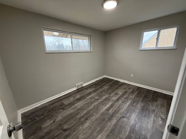 Building Photo - 205 Charleston Dr