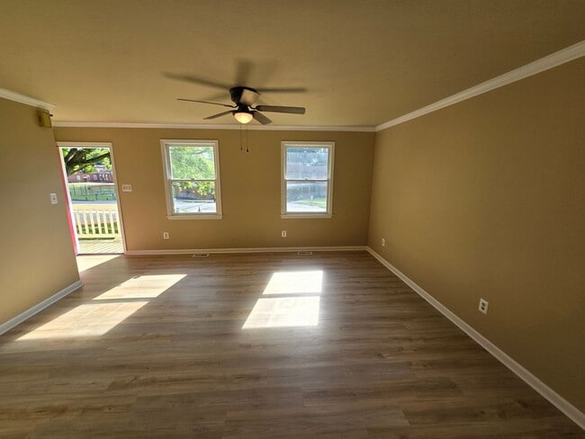 Building Photo - NEWLY REMODELED 3 bedroom house in Colonial Heights
