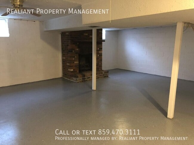 Building Photo - 2135 Tamarack Dr