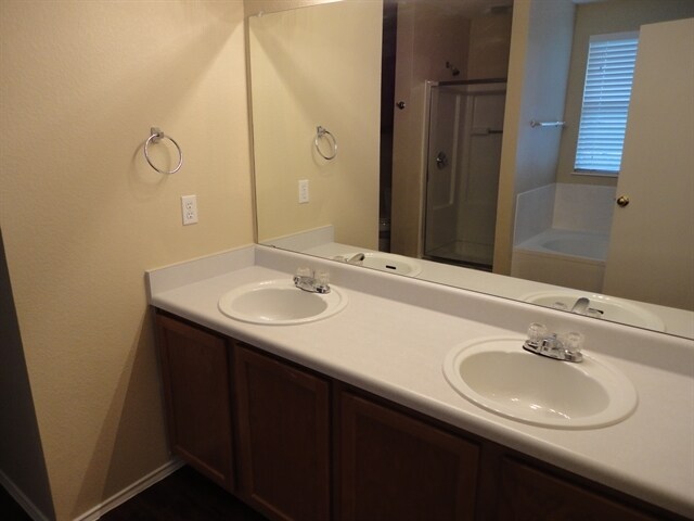 Building Photo - 610 Carole Cv