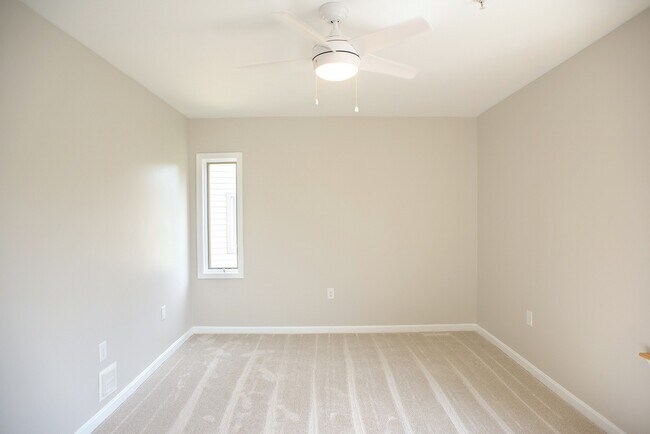 Building Photo - Townhome in the desired Chesapeake Harbour!!!