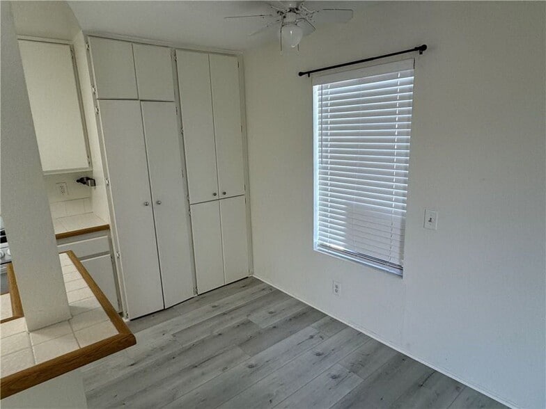 Building Photo - 26172 Sanz, B213