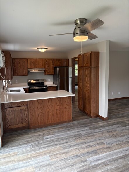 Kitchen - 803 Meadowview Ln