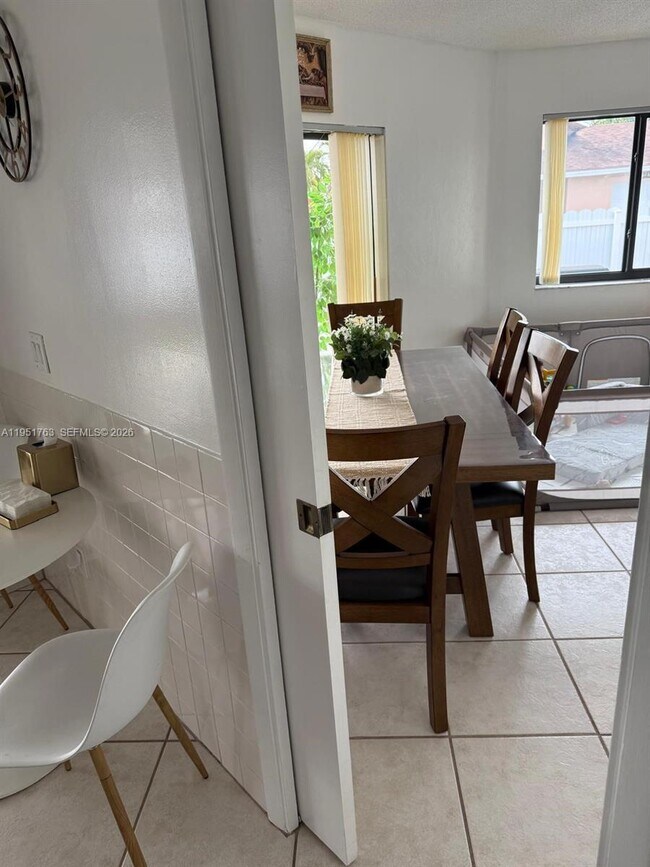 Building Photo - 1041 SW 111th Ave