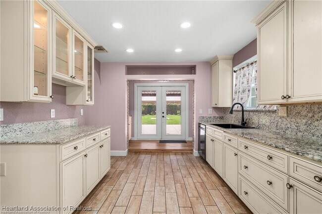 Building Photo - 1110 Hotiyee Ave