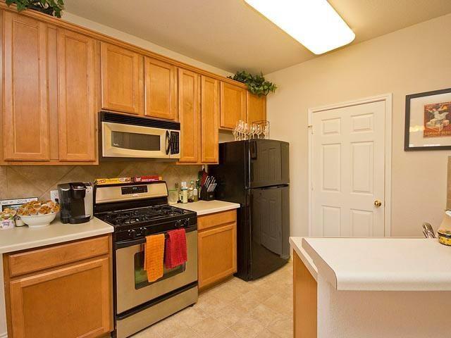 Building Photo - 16100 Great Oaks Dr