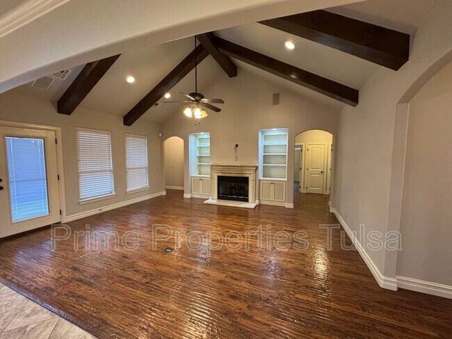 Building Photo - 2016 E 135th St S