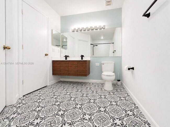 Building Photo - 3 Whitehead Cir