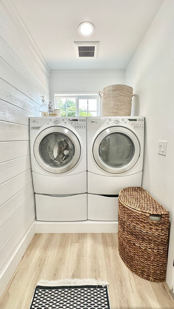 Building Photo - Beautifully Remodeled and Charming Country...
