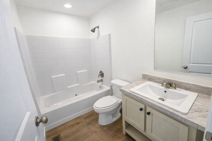 Building Photo - 2060 N Center St