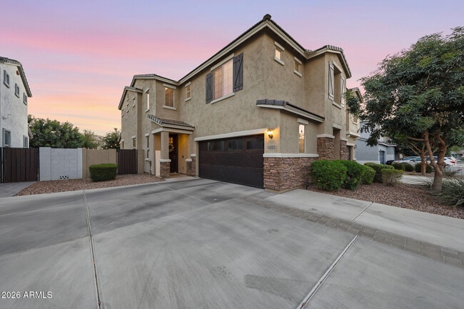 Building Photo - 905 S Canal Dr